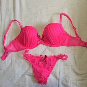 Victoria’s Secret - bra + pants set size 36D NEW
